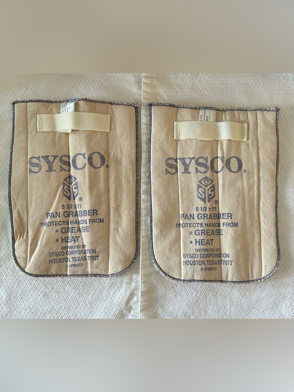 SYSCO Set Of 2 Restaurant Grade Pan Grabbers Pot Holders 8 1/2 x 11 Terry Cloth